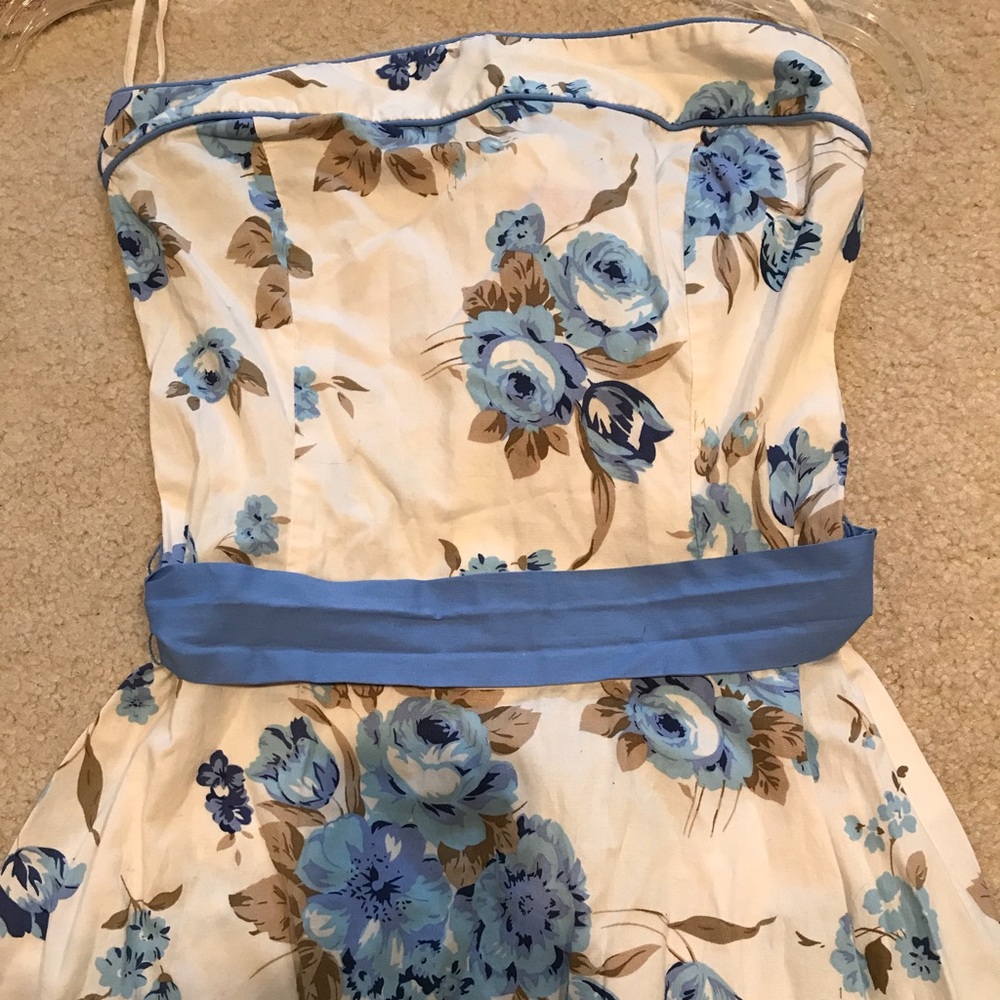 Sold ✅ Cute strapless dress