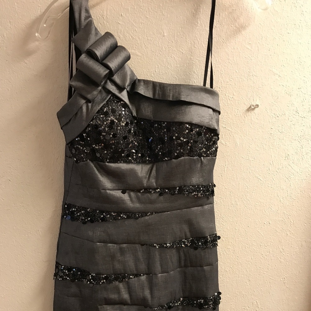 🎉🍾 perfect NYE dress from CACHE!!!