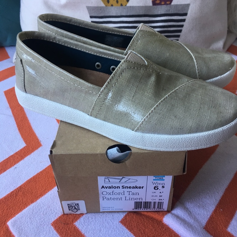 Oxford tan patent linen Toms Avalon sneaker