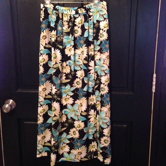 notations Dresses & Skirts - Mid-length semi-sheer floral skirt