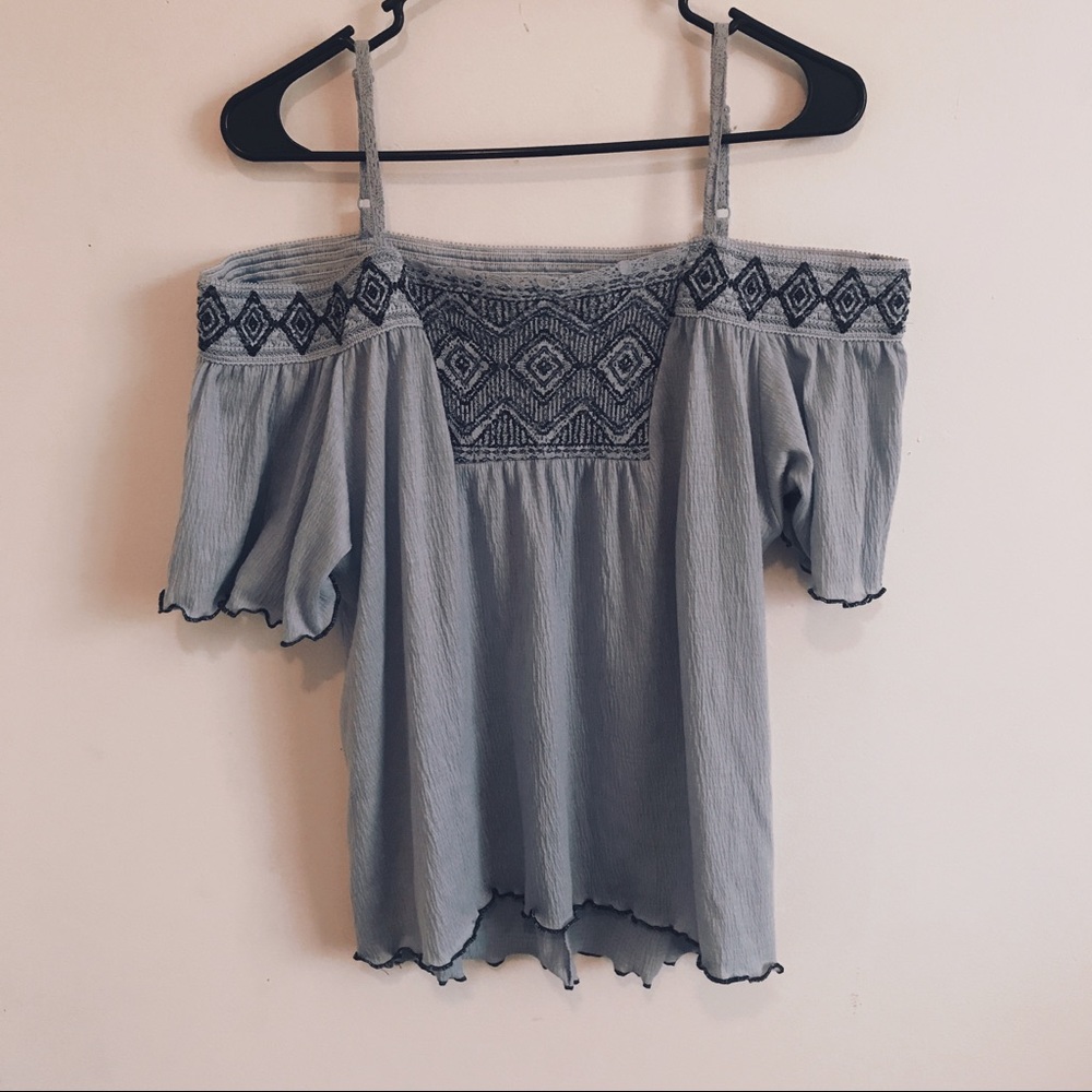 Beautiful off-the-shoulder shirt with straps!