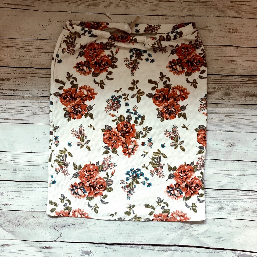 Beautiful floral boutique pencil skirt