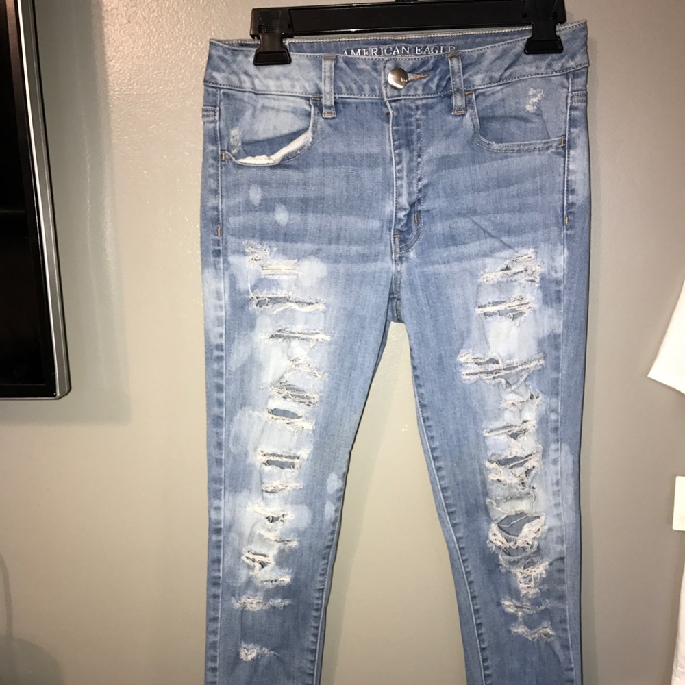 American Eagle size 6 ripped skinny jeans
