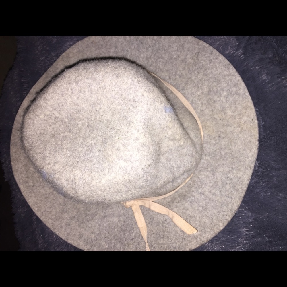 Grey hat