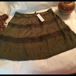 💚WHite House Black Market Skirt💚💫