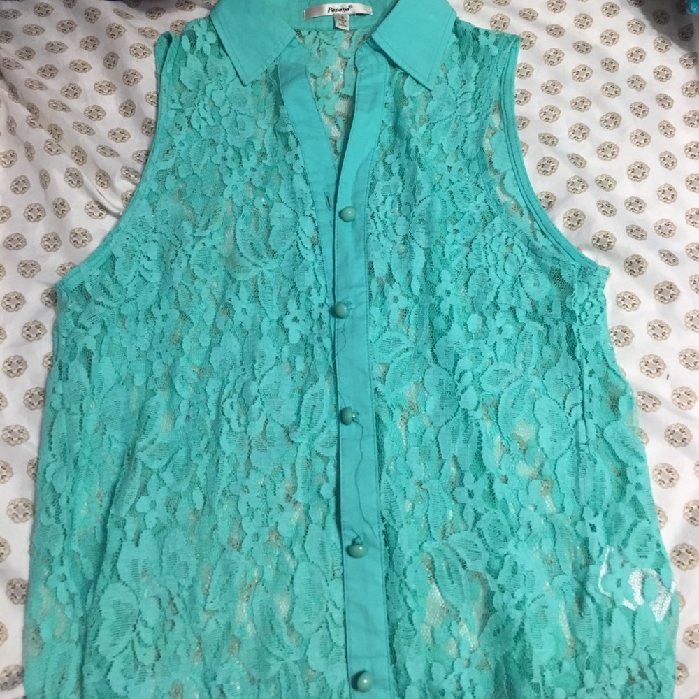 Mint sleeveless lace buttoned shirt
