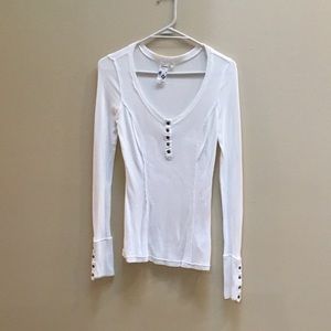 Woman's Guess M long sleeve shirt White round neck