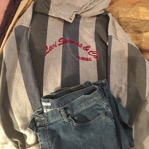 Levi’s. Hooded pullover sweatshirt