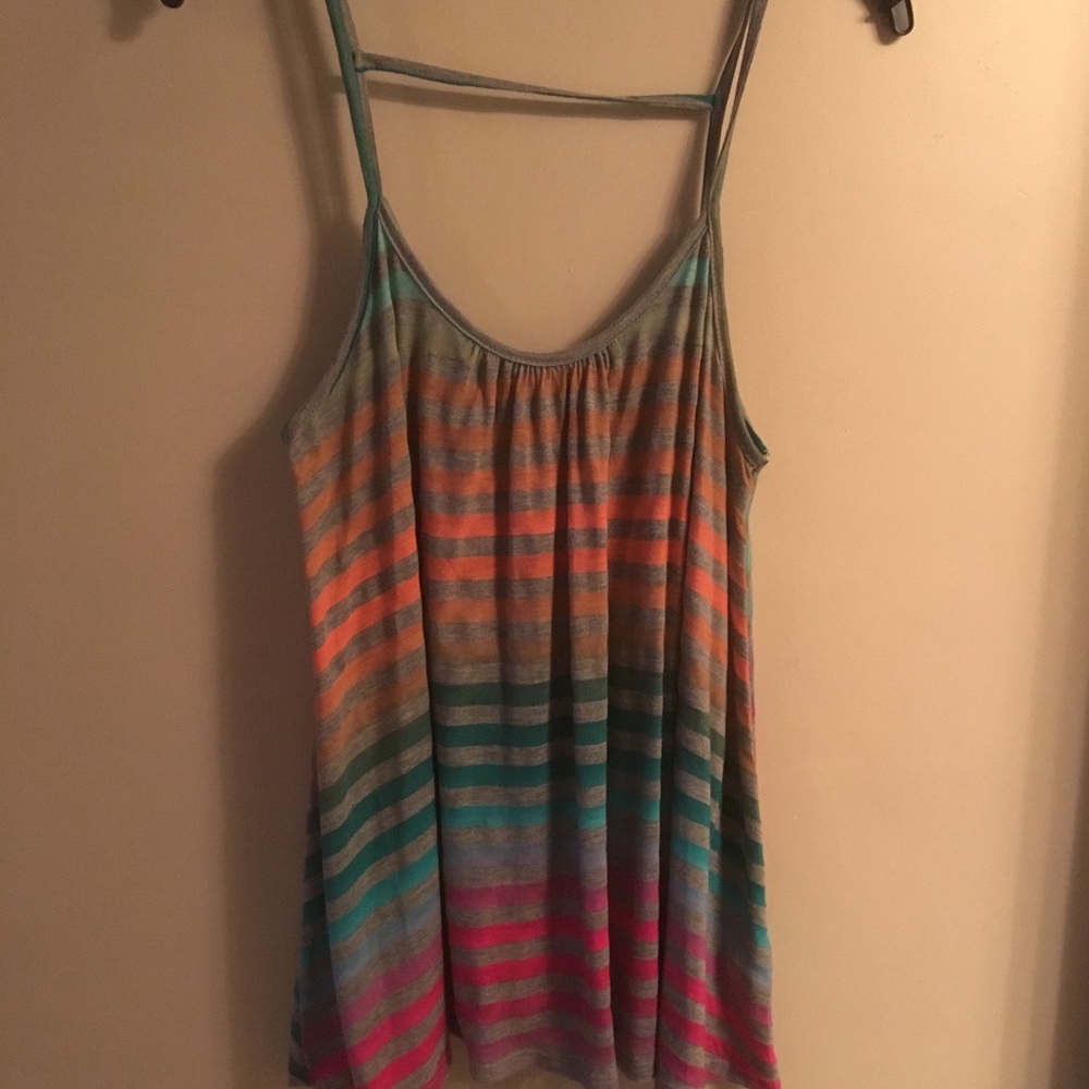 Multi-color flowy tank