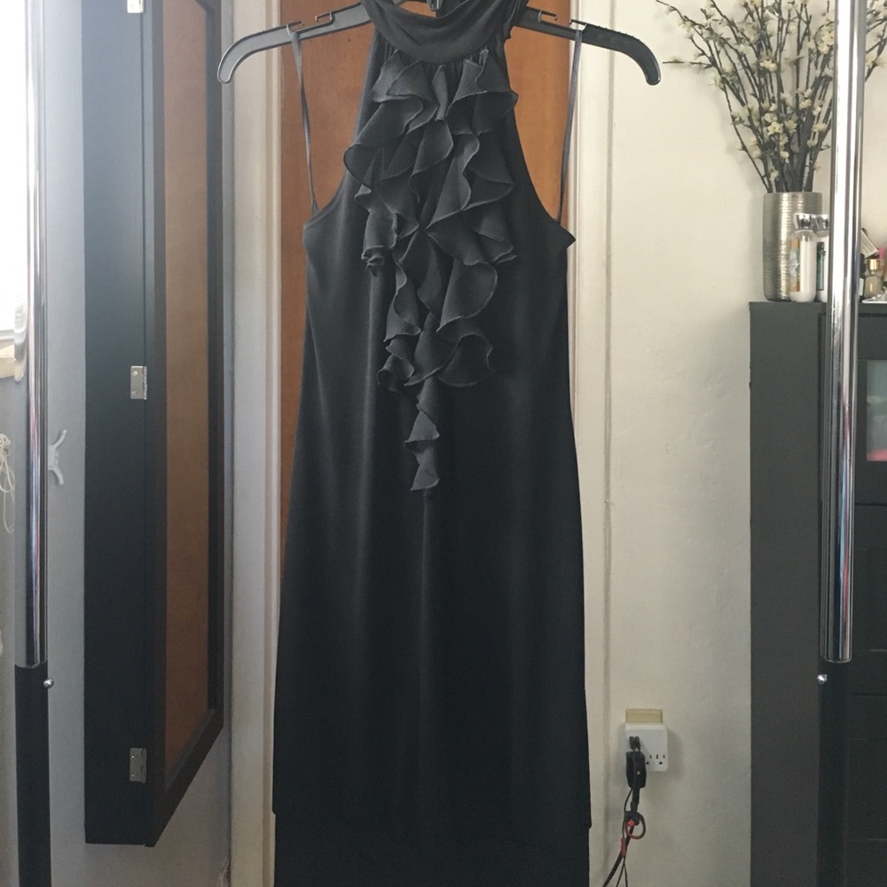 Black stretching ruffles halted top dress