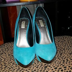 Unique blue heel pumps