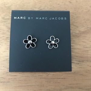 Marc by marc jacobs daisy flower stud earring
