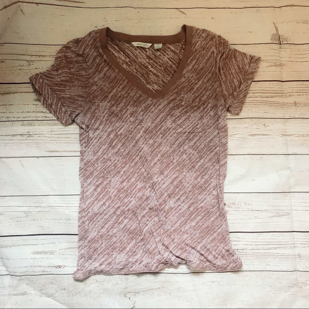Brown/rust colored v-neck tee