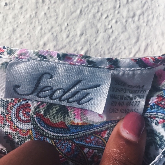 š“SOLD ON MERCARIš“Vintage Silk Patterned Top - Picture 5 of 5