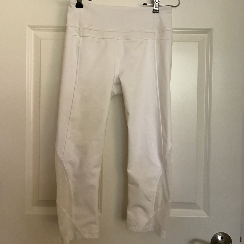 Lululemon Size 6 Twist & Train Crop!