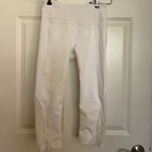 Lululemon Size 6 Twist & Train Crop!