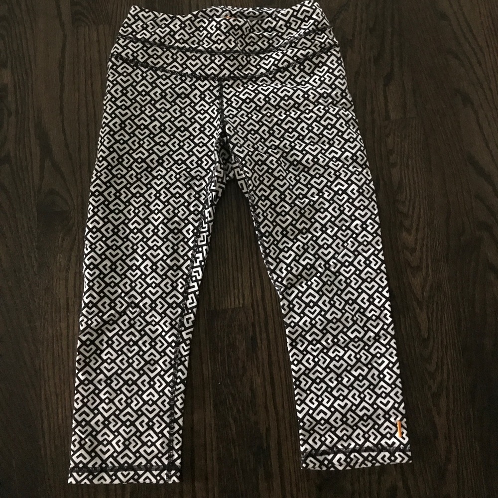 Awesome Geometric Patterned Capris - image 1