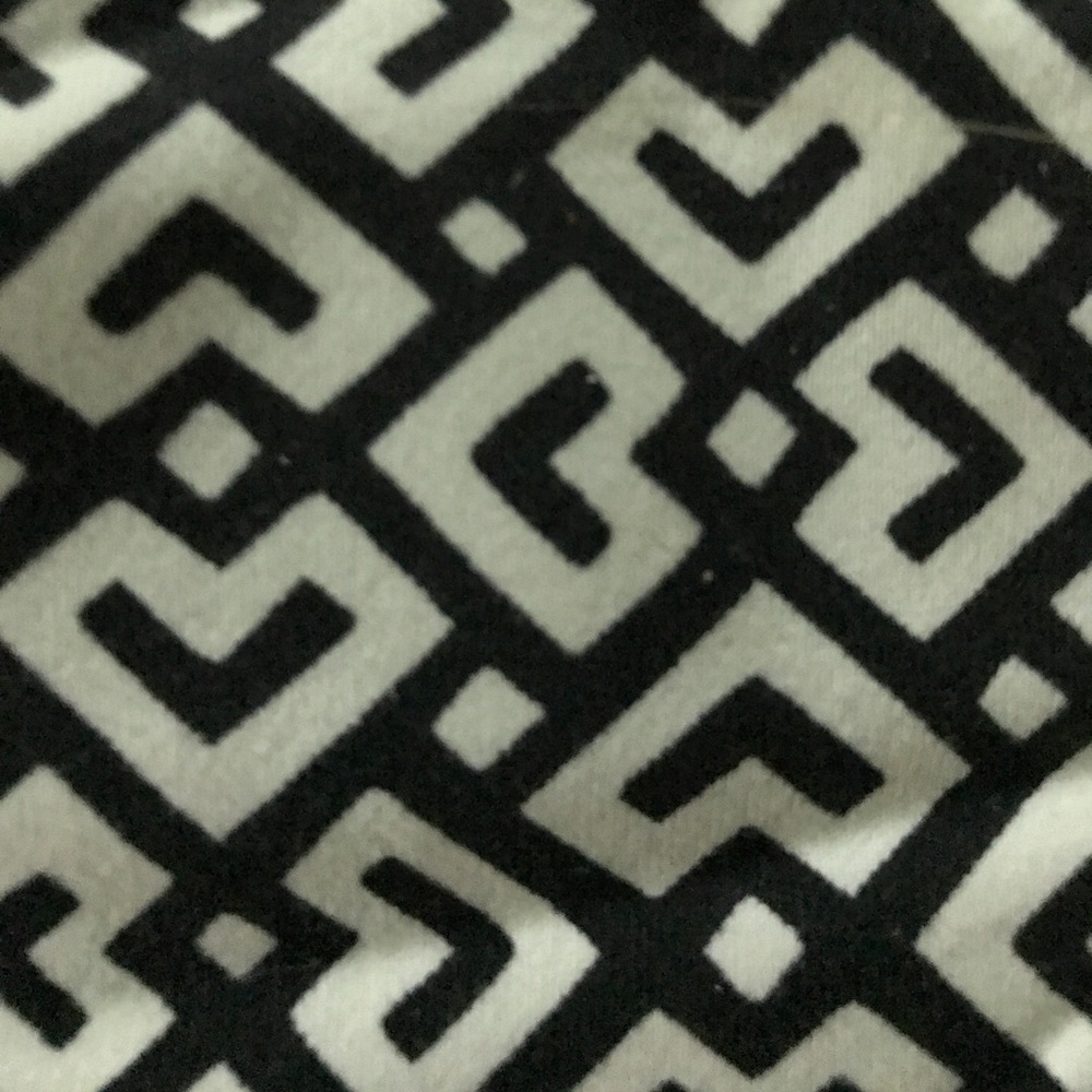 Awesome Geometric Patterned Capris - image 3