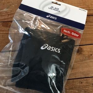 ASICS volleyball knee pads