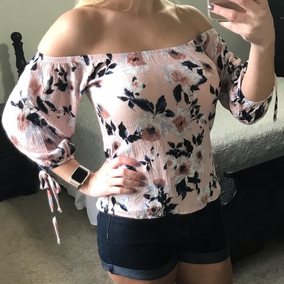 Floral off the shoulder Francesca’s top - Picture 1 of 5