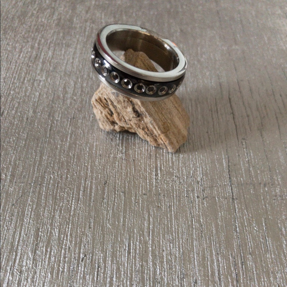 Stainless Steel Ring with swiveling black ceramic.