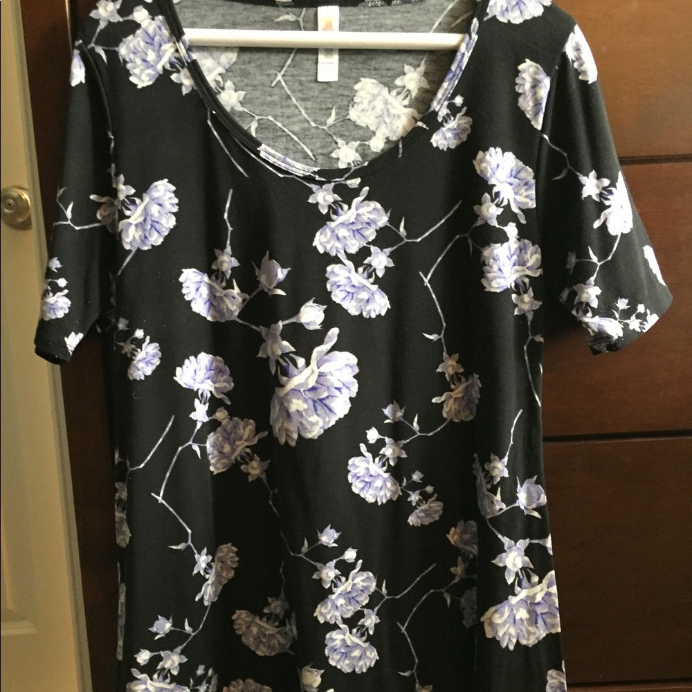 Lularoe size XS perfect tee
