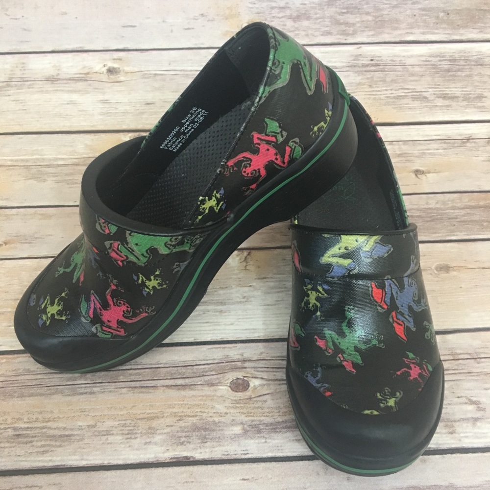 Dansko women’s clogs black with frogs