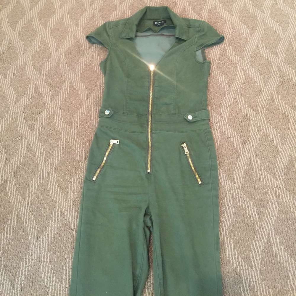 ‼️Bebe‼️ green jump suite like new‼️