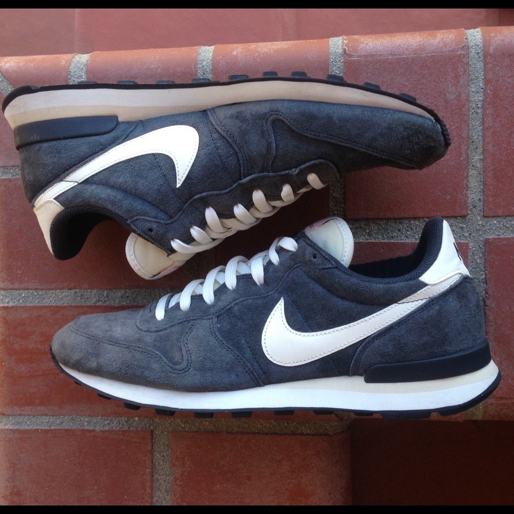 NIKE Pegasus 83 size 10 (retro trainer racer)