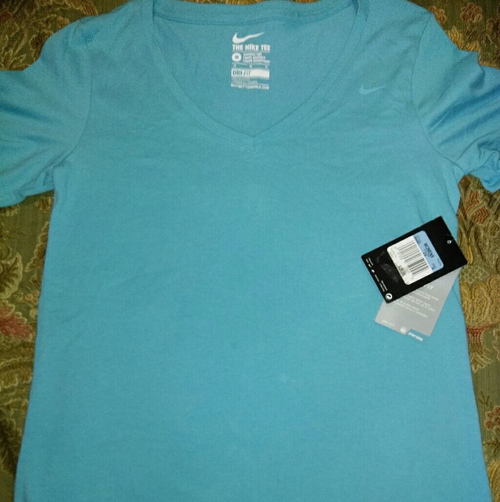 New with tag sz m nike dri fit tee
