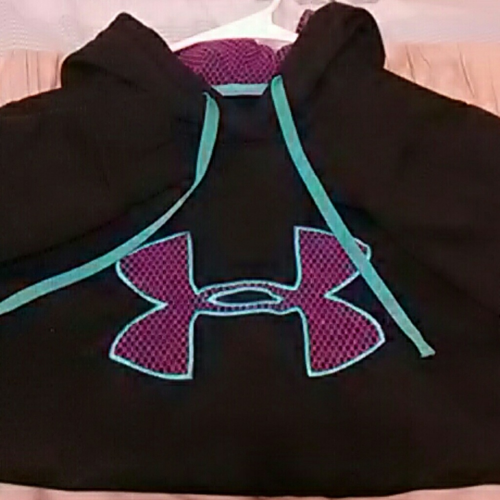 Under armour hoodie size s/m