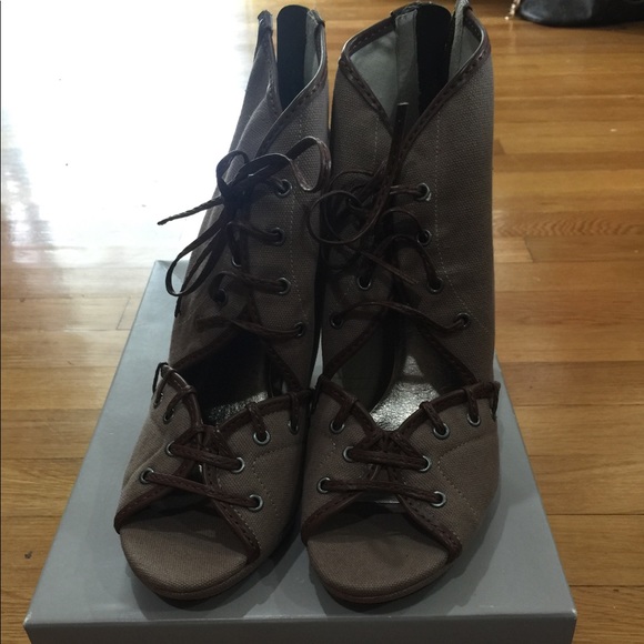 Anne Taylor Loft Bryce Lace up Heels Size 9 - Picture 2 of 7