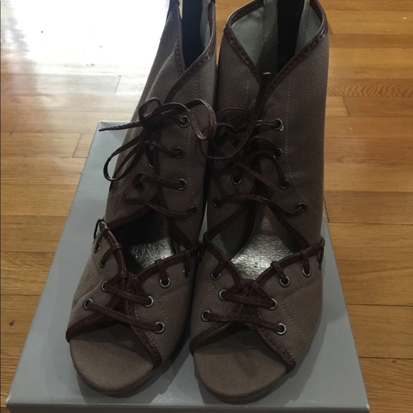 Anne Taylor Loft Bryce Lace up Heels Size 9 - Picture 3 of 7