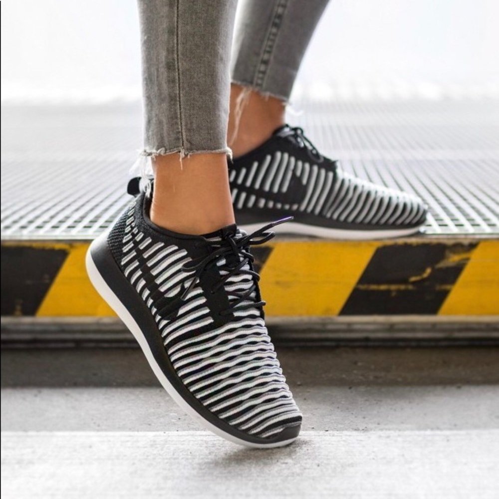 Nike Roshe Two Flyknit Sneakers 😍