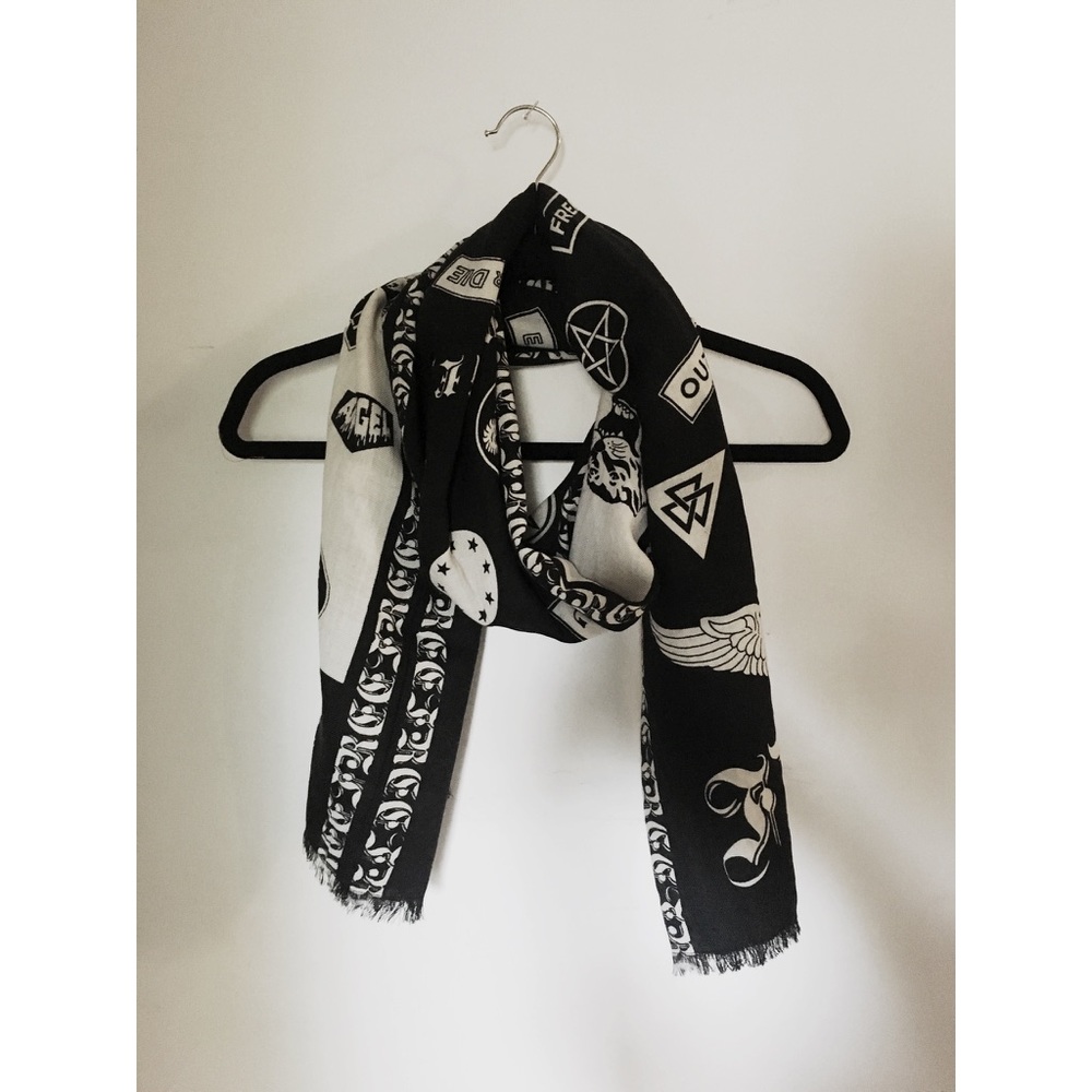 Aritzia Wilfred Free Printed Scarf