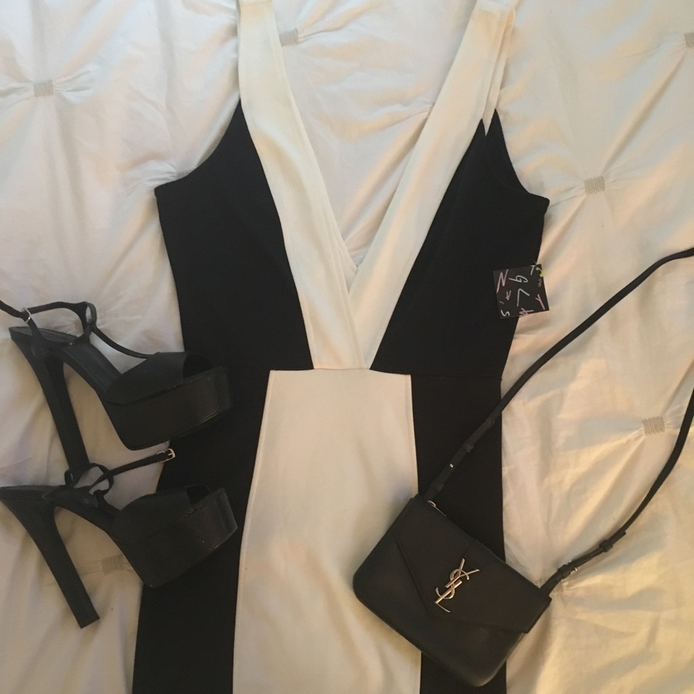 Nasty Gal deep V cocktail party dress 🍸🎉