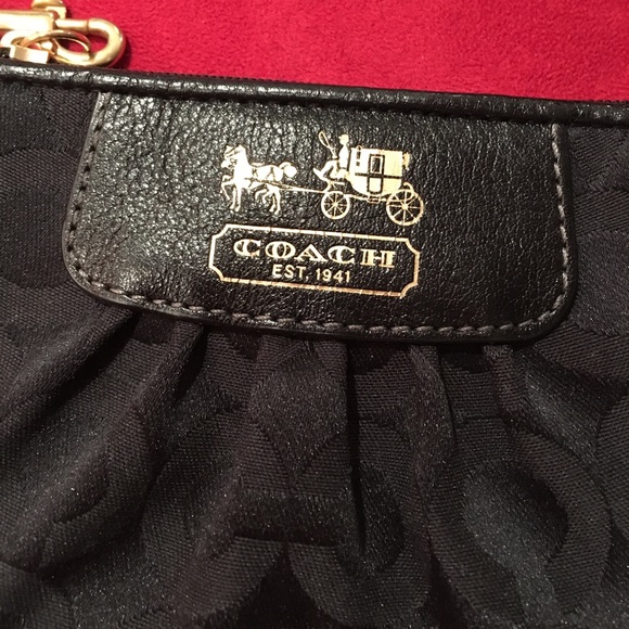 Coach wristlet - Picture 2 of 4