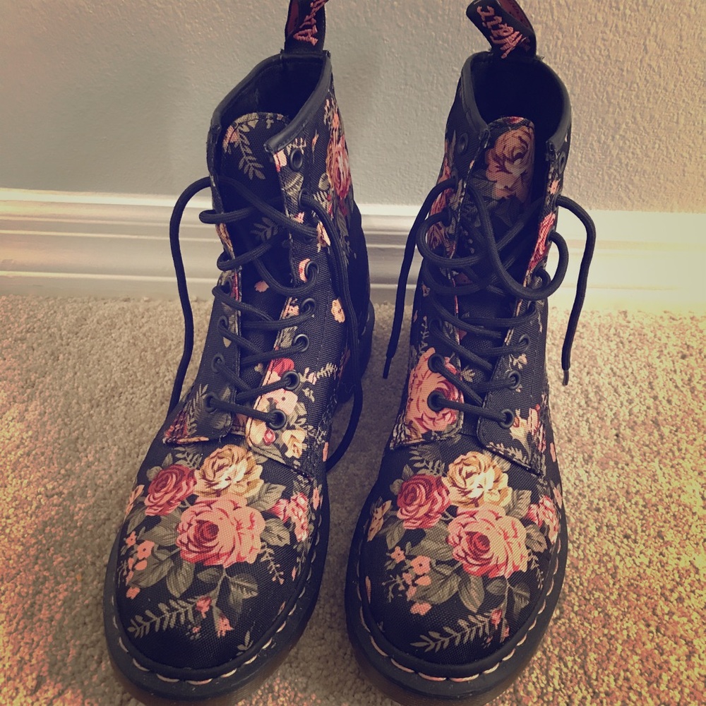 Victorian flower Dr Martens - size 9