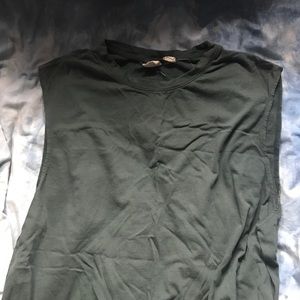 Feathers muscle tank