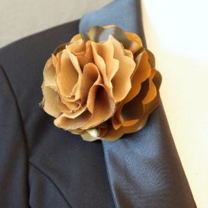Gold Shiny Plastic and Chiffon Flower Magnetic pin