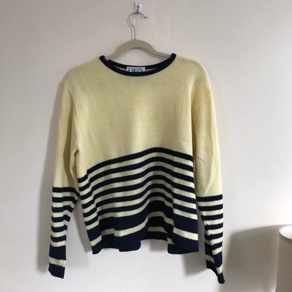 vintage sweater🐝