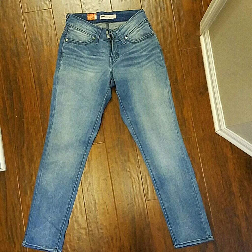 Levis 529 Curvy Skinny 4M/27 New Jeans