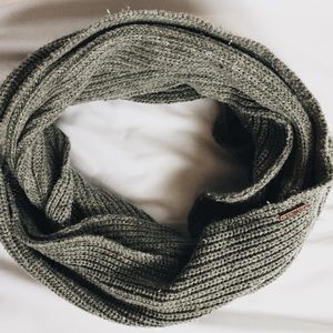 TOMS Infinity Scarf
