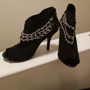 Black peep toe hills never worn