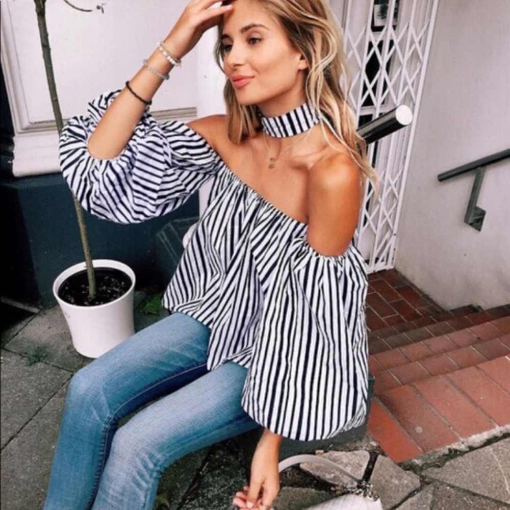 ❗️❗️Sold ❗️❗️Sexy Off Shoulder Top with Choker