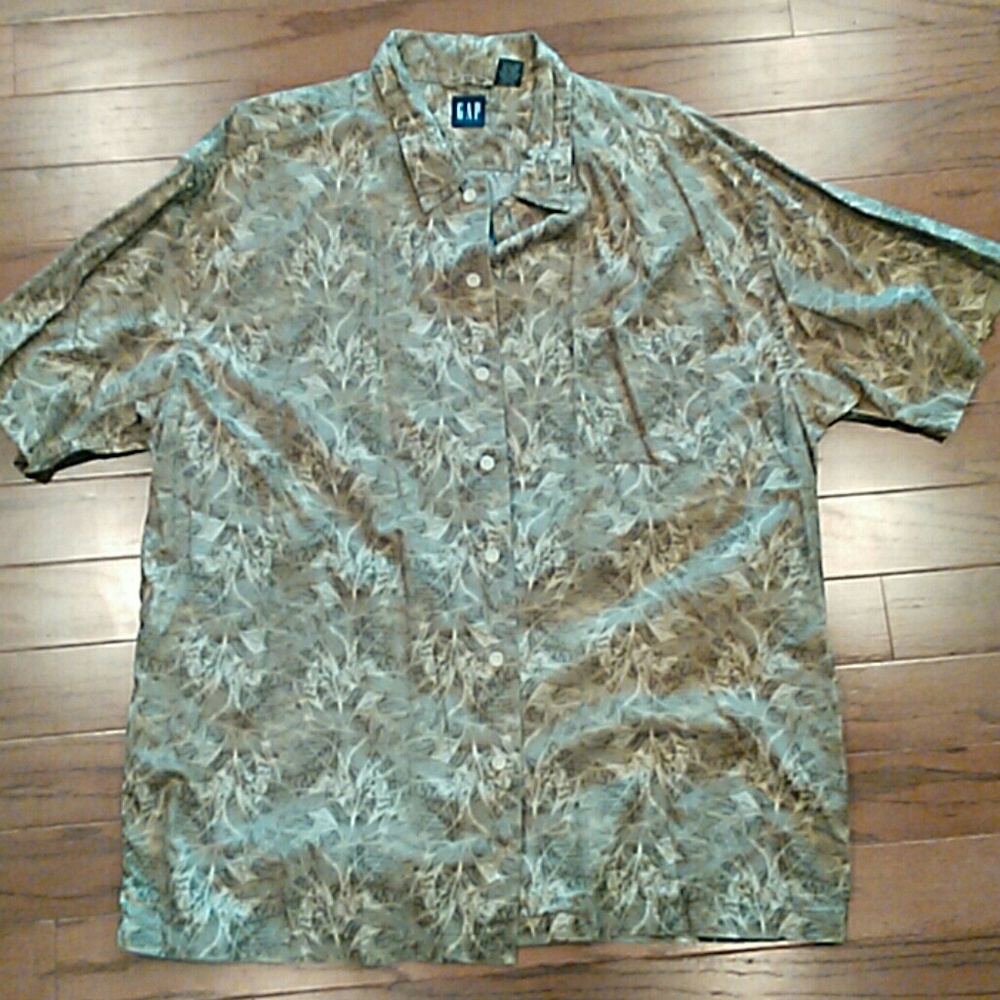 Gap mens button up casual shirt