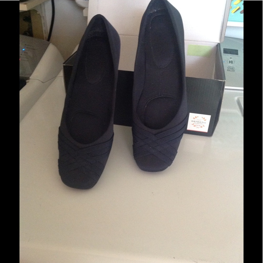 Mootsie tootsie navy blue slip on shoes.