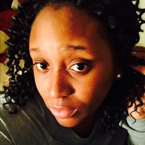 Meet your Posher, Dominique
