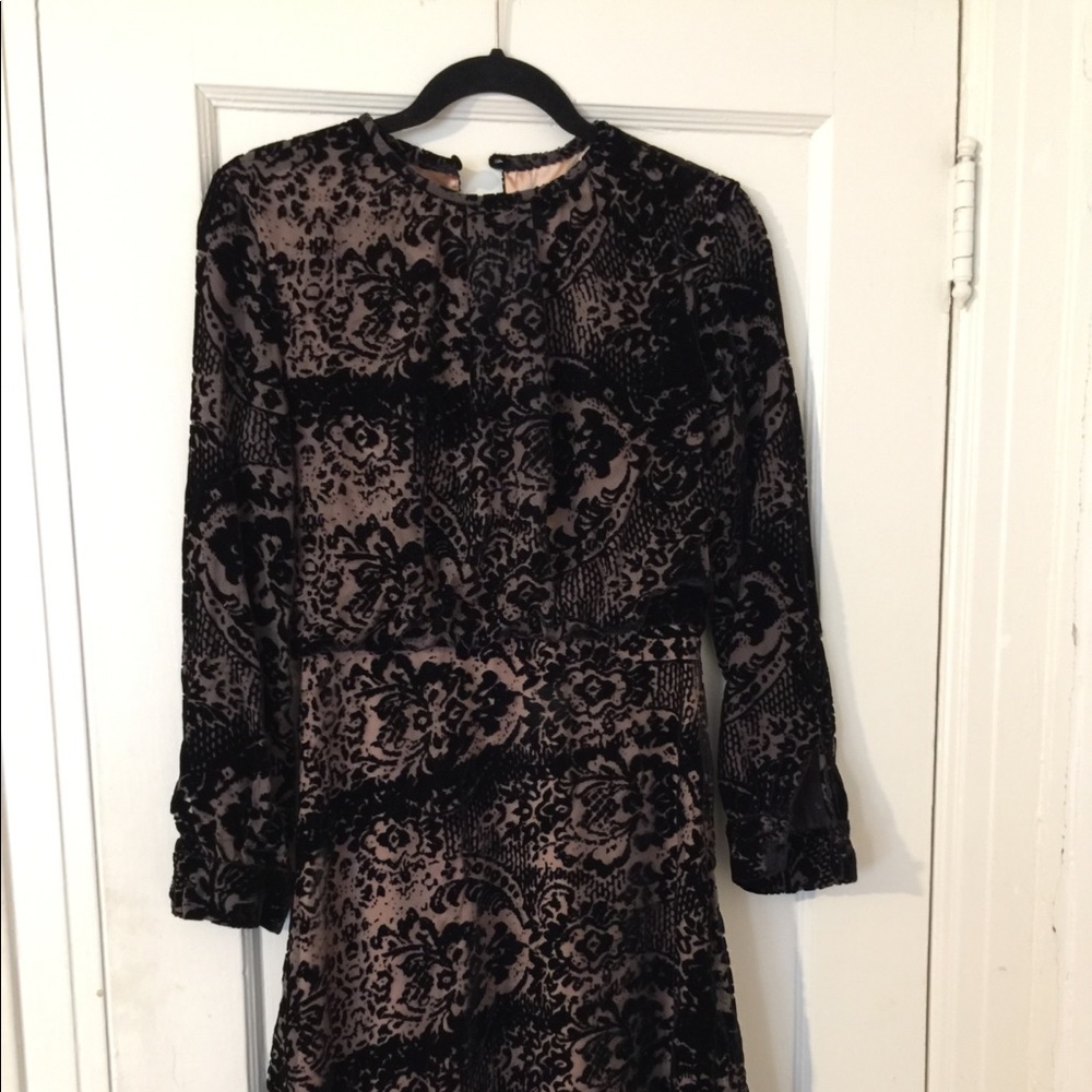 Black velvet overlay dress - Picture 2 of 8