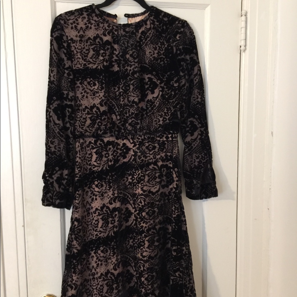 Black velvet overlay dress - Picture 3 of 8